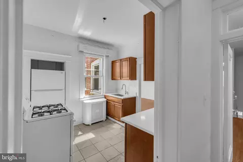 Entry Way - 2417 Eutaw Pl, Baltimore, MD 21217 photo 7 of 9