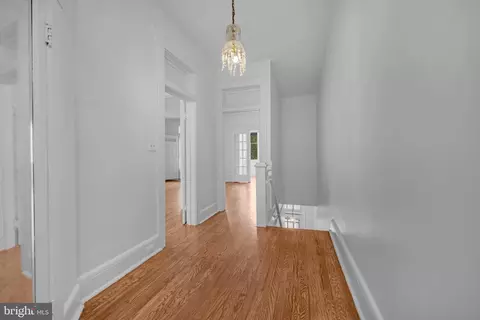Entry Way - 2417 Eutaw Pl, Baltimore, MD 21217 photo 6 of 9