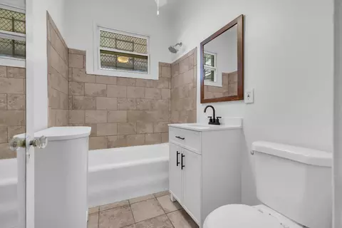 Bath - 2417 Eutaw Pl, Baltimore, MD 21217 photo 2 of 2