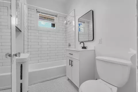 Bath - 2417 Eutaw Pl, Baltimore, MD 21217 photo 1 of 2
