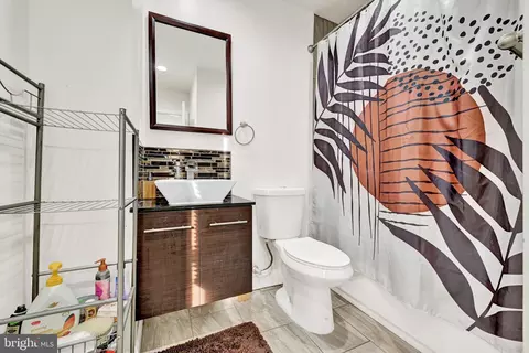 Bath - 1401 E Lanvale St, Baltimore, MD 21213 photo 3 of 3