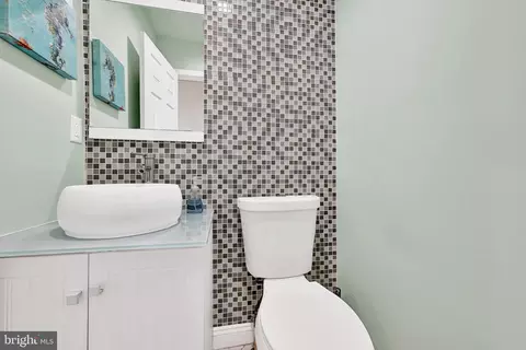 Bath - 1401 E Lanvale St, Baltimore, MD 21213 photo 1 of 3