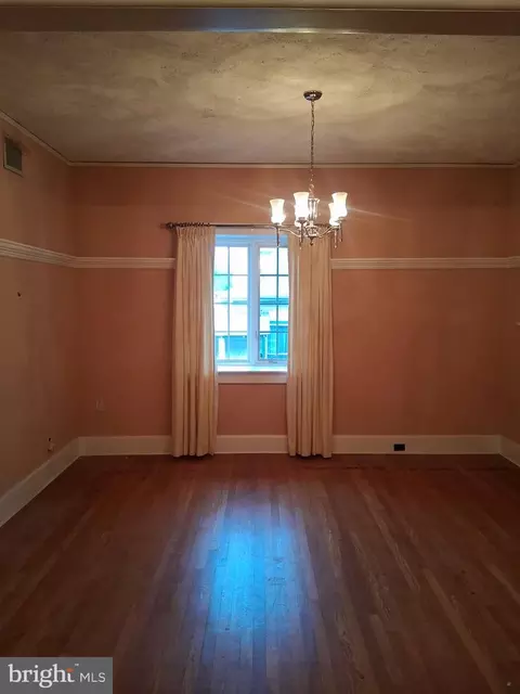 Dining - 1000 Walnut Ave, Baltimore, MD 21229 photo 1 of 1