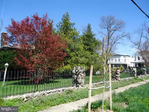 Exterior - 1000 Walnut Ave, Baltimore, MD 21229 photo 8 of 12