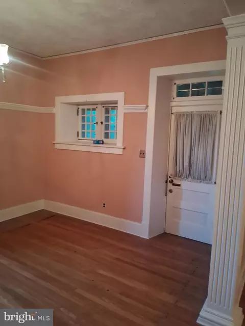 Entry Way - 1000 Walnut Ave, Baltimore, MD 21229 photo 2 of 4