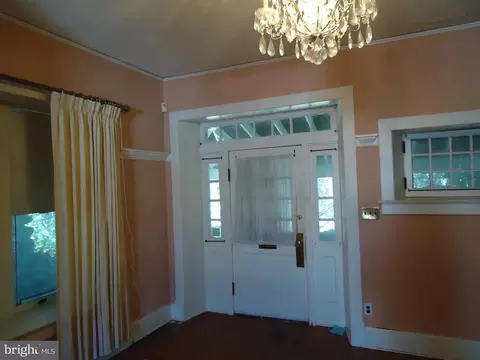 Entry Way - 1000 Walnut Ave, Baltimore, MD 21229 photo 1 of 4