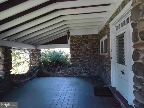 Exterior - 1000 Walnut Ave, Baltimore, MD 21229 photo 2 of 12