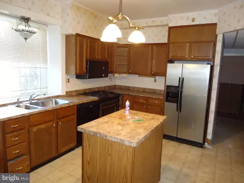 Kitchen - 1000 Walnut Ave, Baltimore, MD 21229 photo 2 of 3