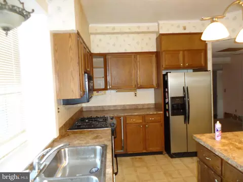 Kitchen - 1000 Walnut Ave, Baltimore, MD 21229 photo 3 of 3