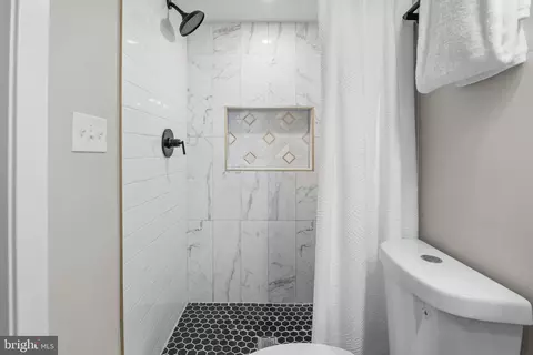 Bath - 5907 Leith Walk, Baltimore, MD 21239 photo 4 of 4