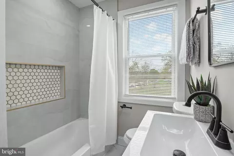 Bath - 5907 Leith Walk, Baltimore, MD 21239 photo 2 of 4