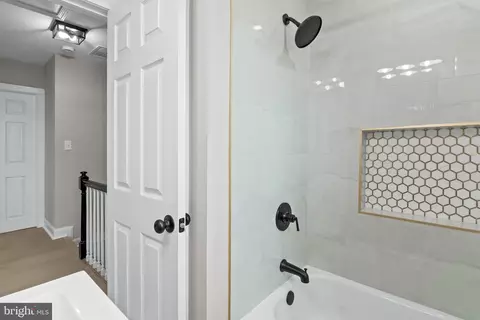 Entry Way - 5907 Leith Walk, Baltimore, MD 21239 photo 7 of 9