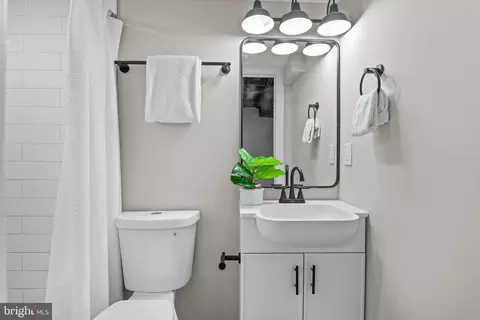 Bath - 5907 Leith Walk, Baltimore, MD 21239 photo 3 of 4