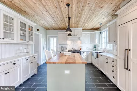 Kitchen - 106 Goodale Rd, Baltimore, MD 21212 photo 4 of 10