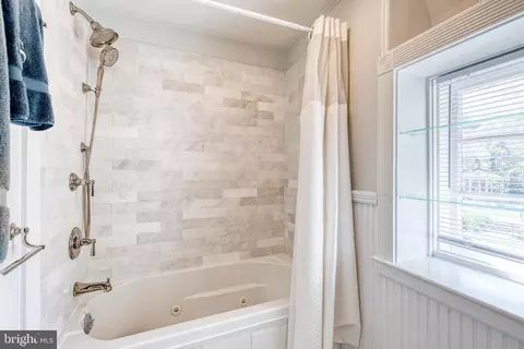 Bath - 106 Goodale Rd, Baltimore, MD 21212 photo 6 of 6