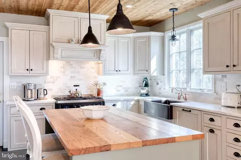 Kitchen - 106 Goodale Rd, Baltimore, MD 21212 photo 3 of 10