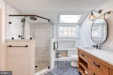 Bath - 106 Goodale Rd, Baltimore, MD 21212 photo 3 of 6