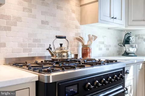 Kitchen - 106 Goodale Rd, Baltimore, MD 21212 photo 7 of 10
