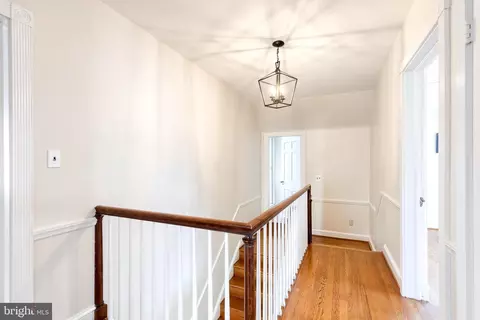 Entry Way - 106 Goodale Rd, Baltimore, MD 21212 photo 4 of 5