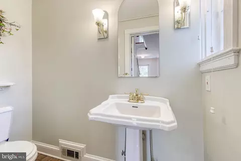Bath - 106 Goodale Rd, Baltimore, MD 21212 photo 1 of 6