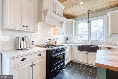 Kitchen - 106 Goodale Rd, Baltimore, MD 21212 photo 5 of 10