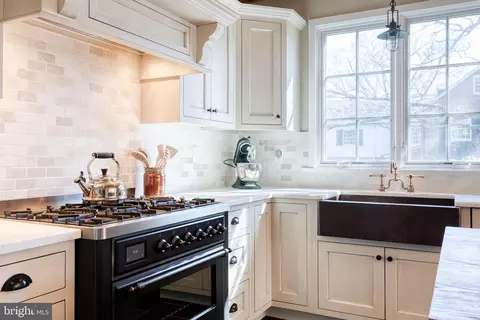 Kitchen - 106 Goodale Rd, Baltimore, MD 21212 photo 6 of 10