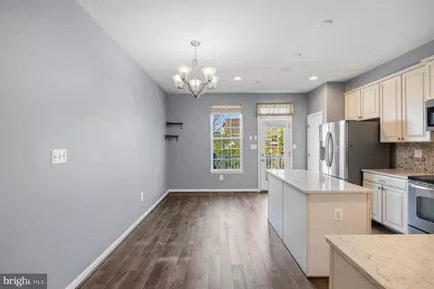 Entry Way - 738 S Macon St, Baltimore, MD 21224 photo 3 of 5