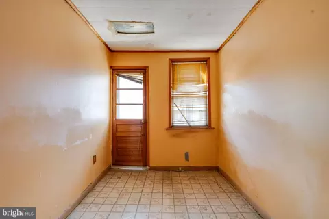 Entry Way - 38 S Curley St, Baltimore, MD 21224 photo 13 of 15