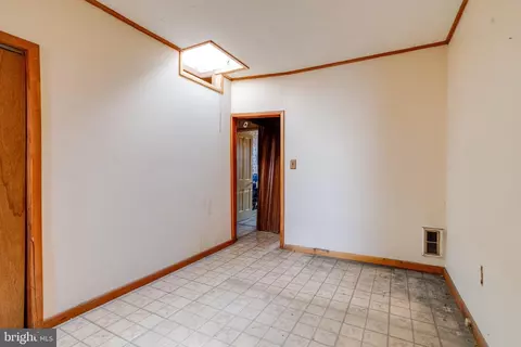 Entry Way - 38 S Curley St, Baltimore, MD 21224 photo 11 of 15