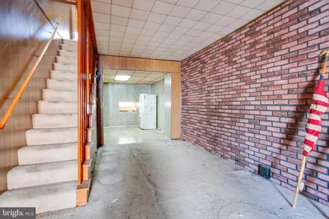 Entry Way - 38 S Curley St, Baltimore, MD 21224 photo 4 of 15