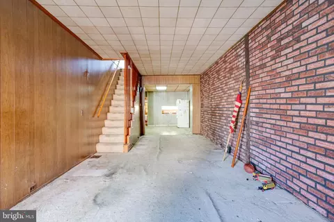Entry Way - 38 S Curley St, Baltimore, MD 21224 photo 2 of 15