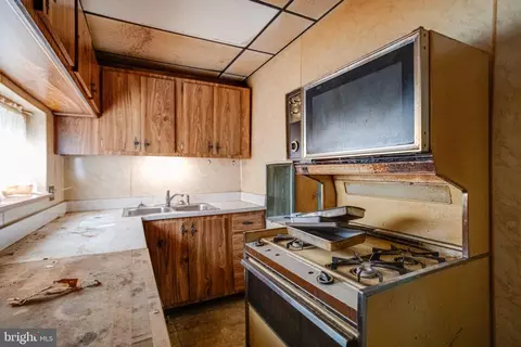 Kitchen - 38 S Curley St, Baltimore, MD 21224 photo 2 of 3