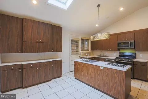 Kitchen - 5919 Winner Ave, Baltimore, MD 21215 photo 3 of 6