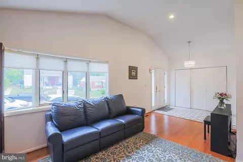 Entry Way - 5919 Winner Ave, Baltimore, MD 21215 photo 5 of 6