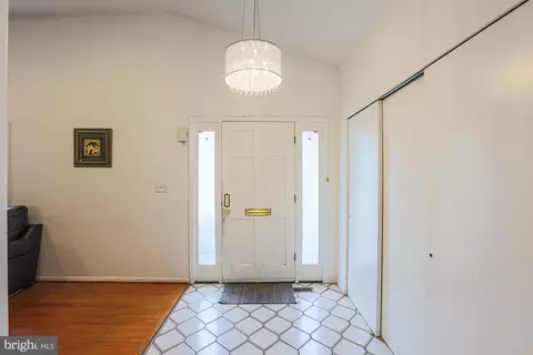 Entry Way - 5919 Winner Ave, Baltimore, MD 21215 photo 3 of 6