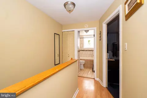 Entry Way - 2929 Mallview Rd, Baltimore, MD 21230 photo 2 of 4