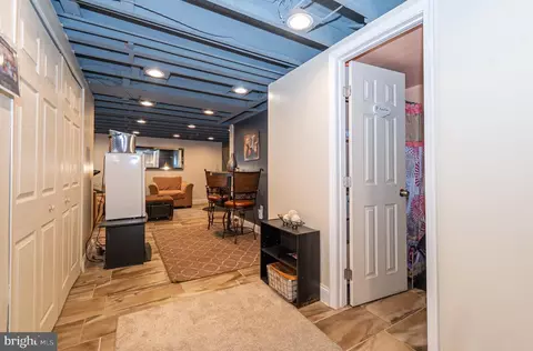 Entry Way - 2929 Mallview Rd, Baltimore, MD 21230 photo 4 of 4