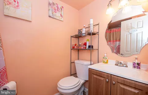 Bath - 2929 Mallview Rd, Baltimore, MD 21230 photo 2 of 2