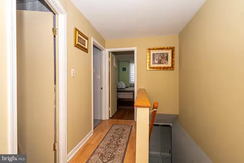 Entry Way - 2929 Mallview Rd, Baltimore, MD 21230 photo 3 of 4