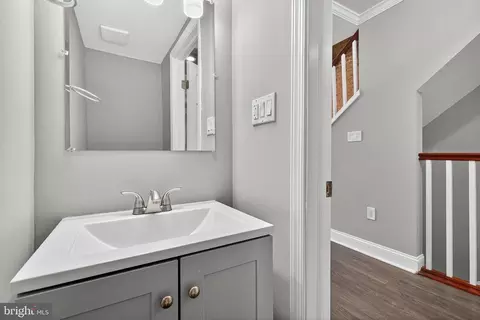 Entry Way - 320 S Pulaski St, Baltimore, MD 21223 photo 6 of 11