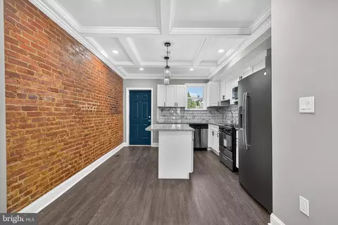 Entry Way - 320 S Pulaski St, Baltimore, MD 21223 photo 4 of 11