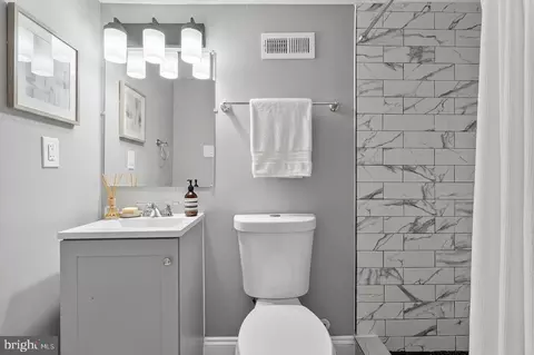 Bath - 320 S Pulaski St, Baltimore, MD 21223 photo 3 of 9