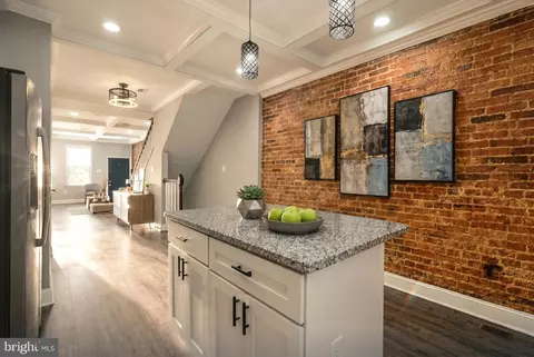 Entry Way - 320 S Pulaski St, Baltimore, MD 21223 photo 2 of 11