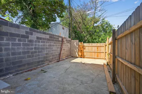 Exterior - 320 S Pulaski St, Baltimore, MD 21223 photo 4 of 5