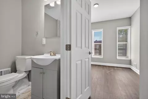 Entry Way - 320 S Pulaski St, Baltimore, MD 21223 photo 8 of 11