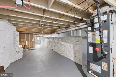 Entry Way - 822 E North Ave, Baltimore, MD 21202 photo 5 of 6