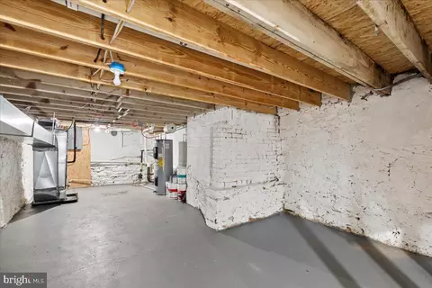 Entry Way - 822 E North Ave, Baltimore, MD 21202 photo 4 of 6