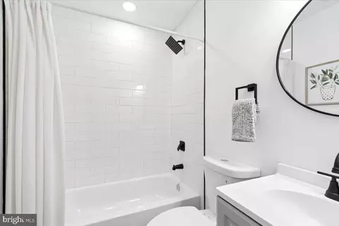 Bath - 822 E North Ave, Baltimore, MD 21202 photo 5 of 8