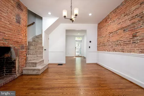 Entry Way - 1450 Riverside Ave, Baltimore, MD 21230 photo 1 of 3