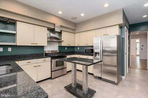 Kitchen - 1450 Riverside Ave, Baltimore, MD 21230 photo 2 of 3